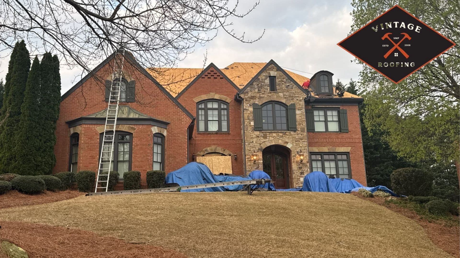 Roofing Mastery with Atlas Pinnacle Pristine in Black Shadow image